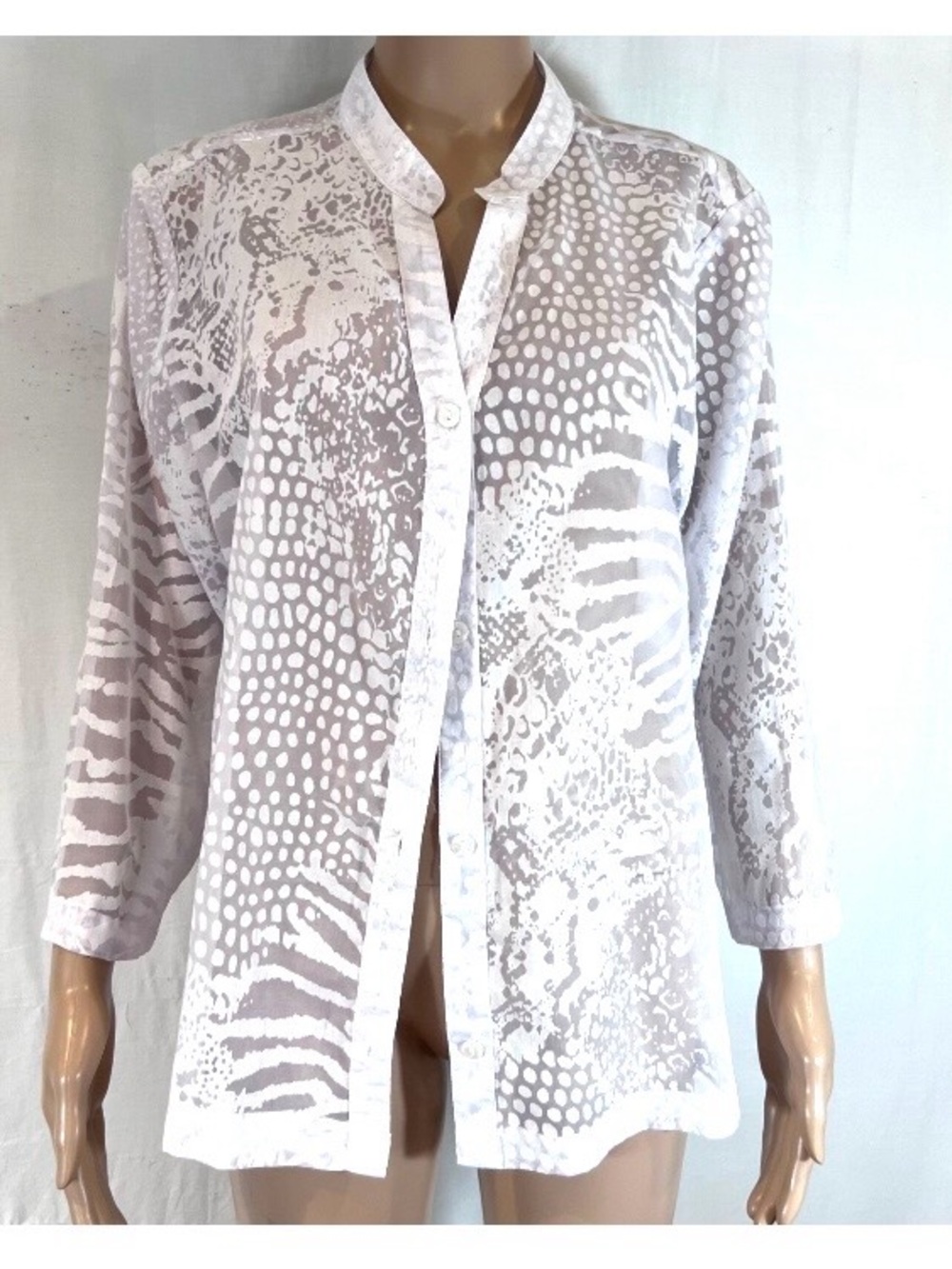 Women's Sheer Patterned Button-Front Blouse - White/Grey